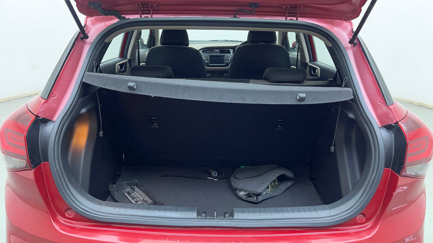 Used 2019 Hyundai Elite i20 Asta 1.2 (O) Petrol Manual interior DICKY INSIDE VIEW
