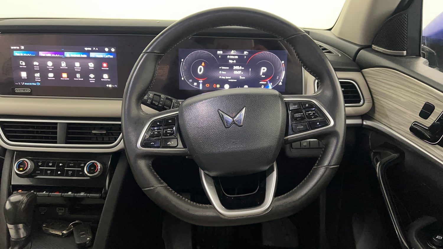 Used 2021 Mahindra XUV700 AX 7 Petrol AT Luxury Pack 7 STR Petrol Automatic interior STEERING VIEW