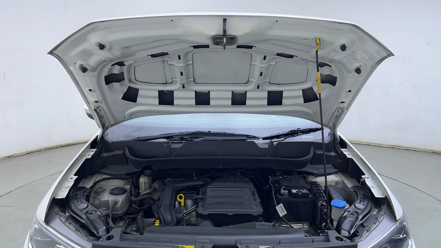 Used 2023 Volkswagen Taigun Topline 1.0 TSI AT Petrol Automatic engine ENGINE & BONNET OPEN FRONT VIEW