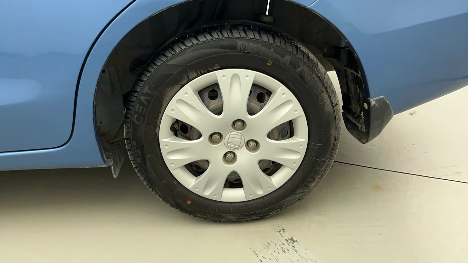 Used 2014 Honda Amaze 1.2 S i-VTEC Petrol Manual tyres LEFT REAR TYRE RIM VIEW