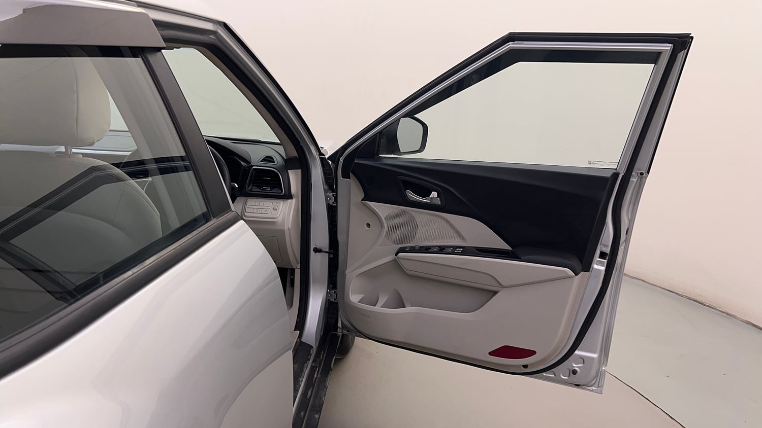 Used 2022 Mahindra XUV 300 W8 (O) 1.2 Petrol Petrol Manual interior RIGHT FRONT DOOR OPEN VIEW