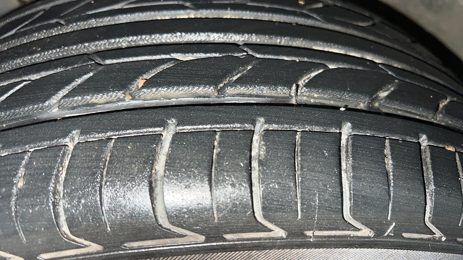 Used 2018 Maruti Suzuki Baleno Zeta 1.2 Petrol Manual tyres LEFT FRONT TYRE TREAD VIEW