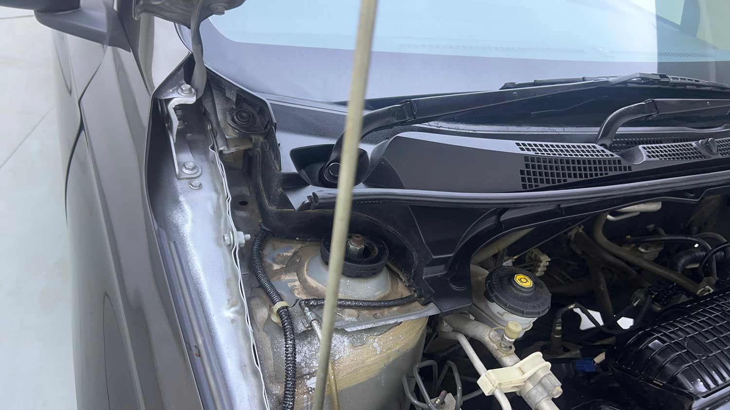Used 2020 Honda Amaze 1.2 VX MT Petrol Petrol Manual engine ENGINE RIGHT SIDE HINGE & APRON VIEW