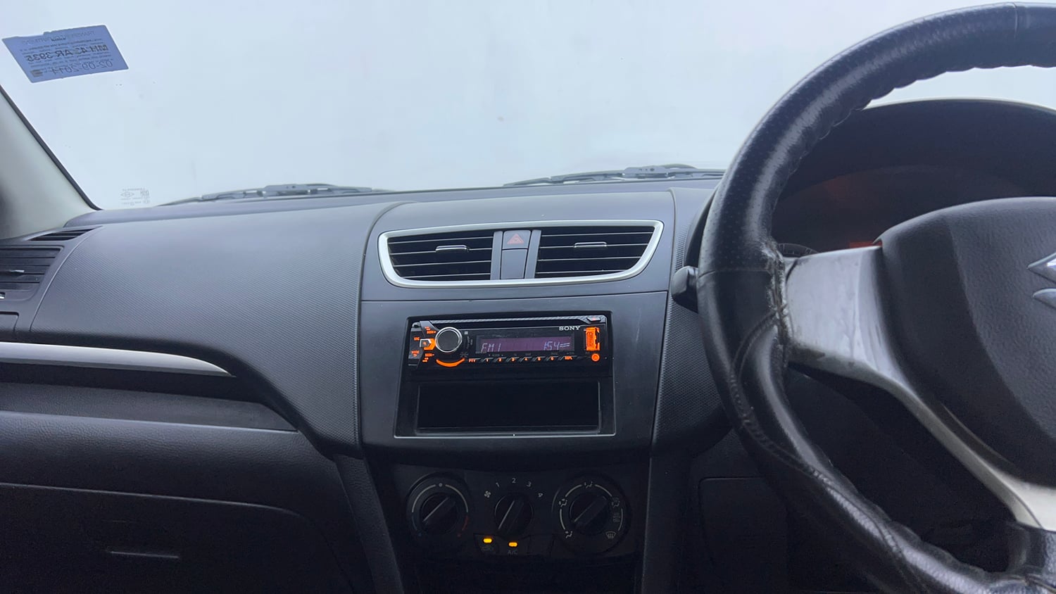 Used 2014 Maruti Suzuki Swift VXi Petrol Manual interior MUSIC SYSTEM & AC CONTROL VIEW