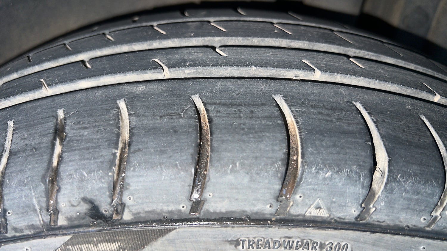 Used 2014 Maruti Suzuki Swift VXi Petrol Manual tyres LEFT REAR TYRE TREAD VIEW
