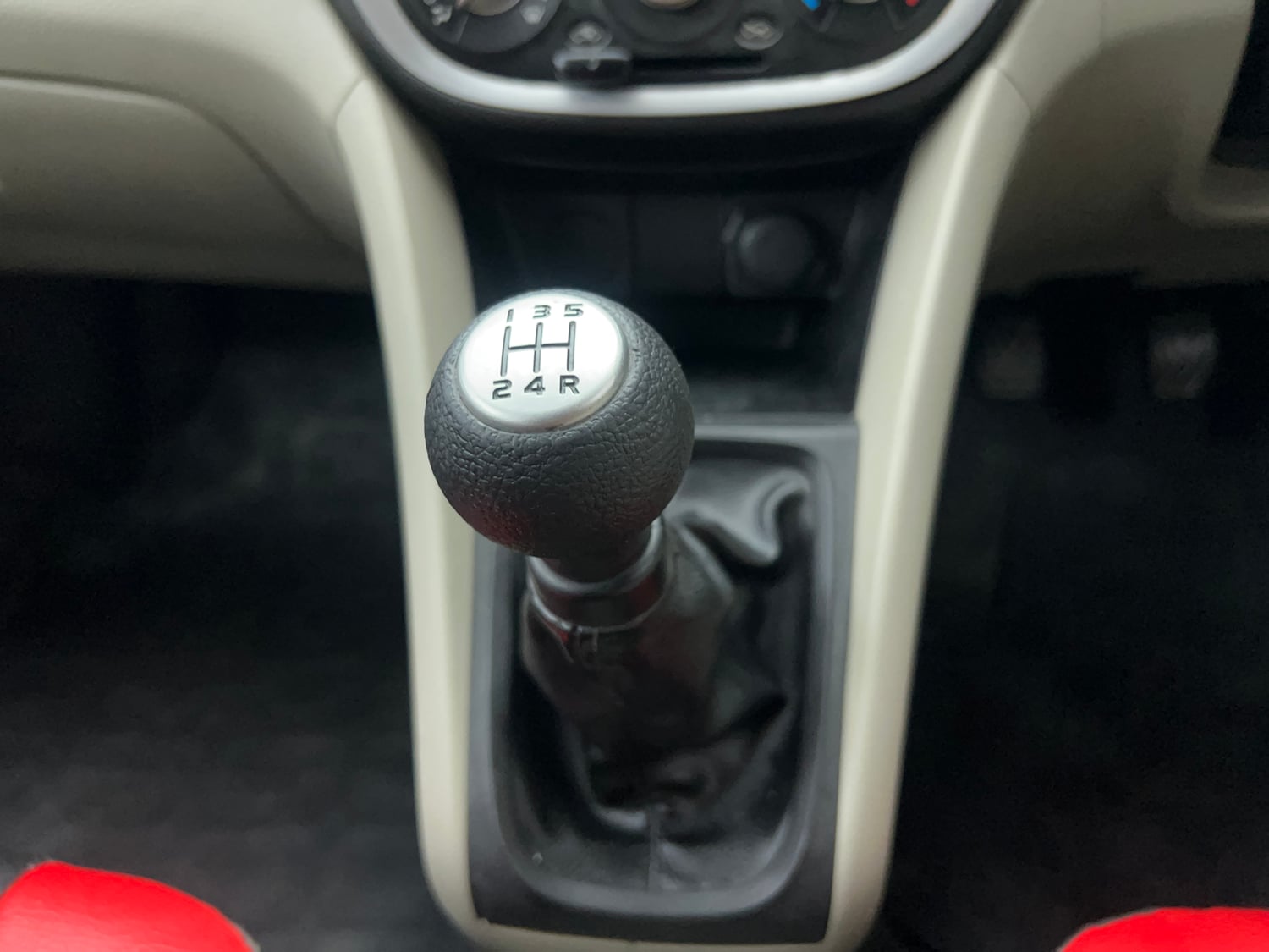 Used 2015 Maruti Suzuki Celerio VXi Petrol Manual interior GEAR  KNOB VIEW