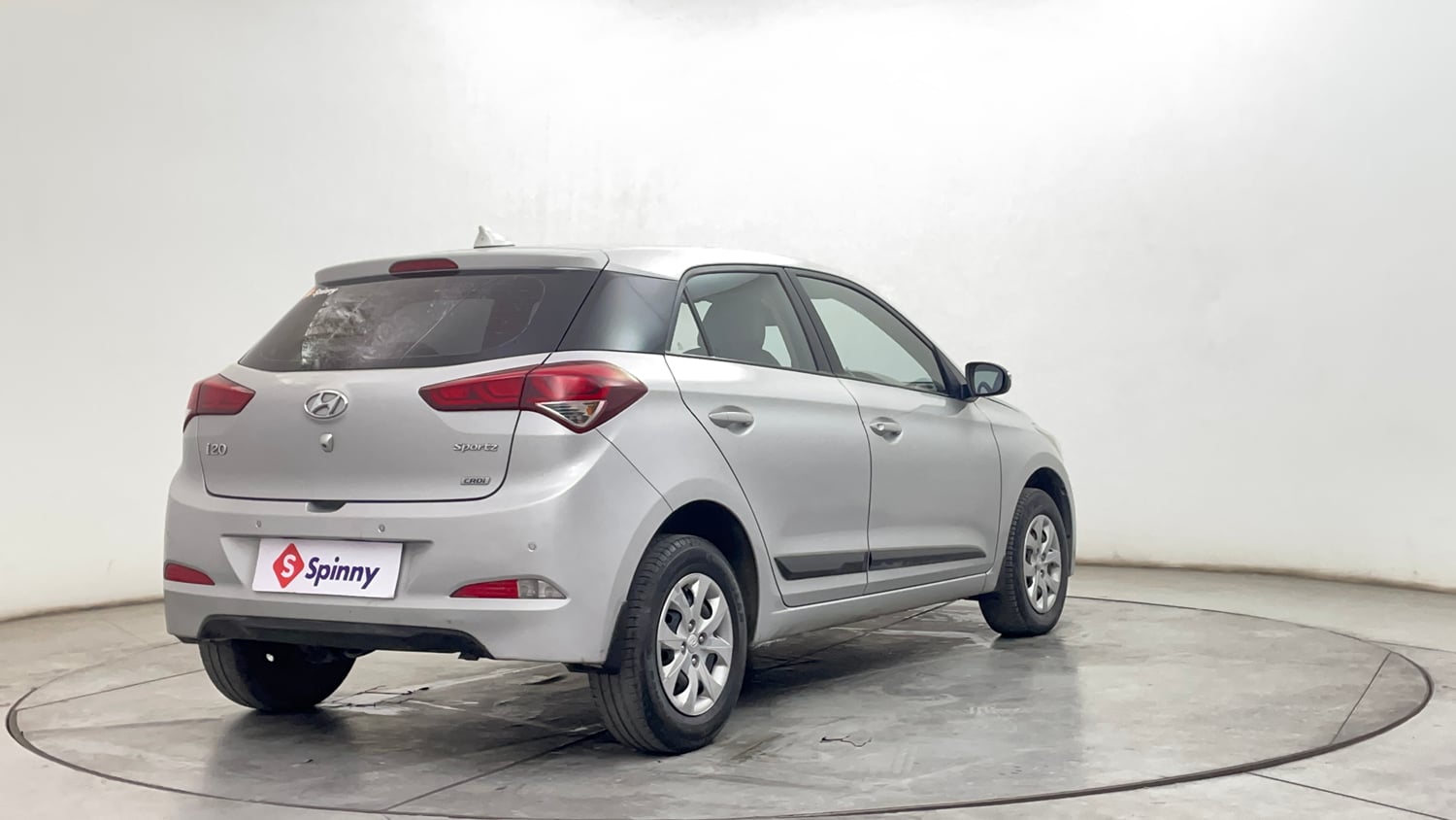 Used 2016 Hyundai Elite i20 Sportz 1.4 CRDI Diesel Manual exterior RIGHT REAR CORNER VIEW