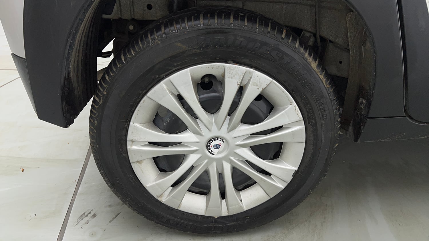 Used 2018 Mahindra KUV100 NXT K6 Plus 6 STR Petrol Manual tyres RIGHT REAR TYRE RIM VIEW