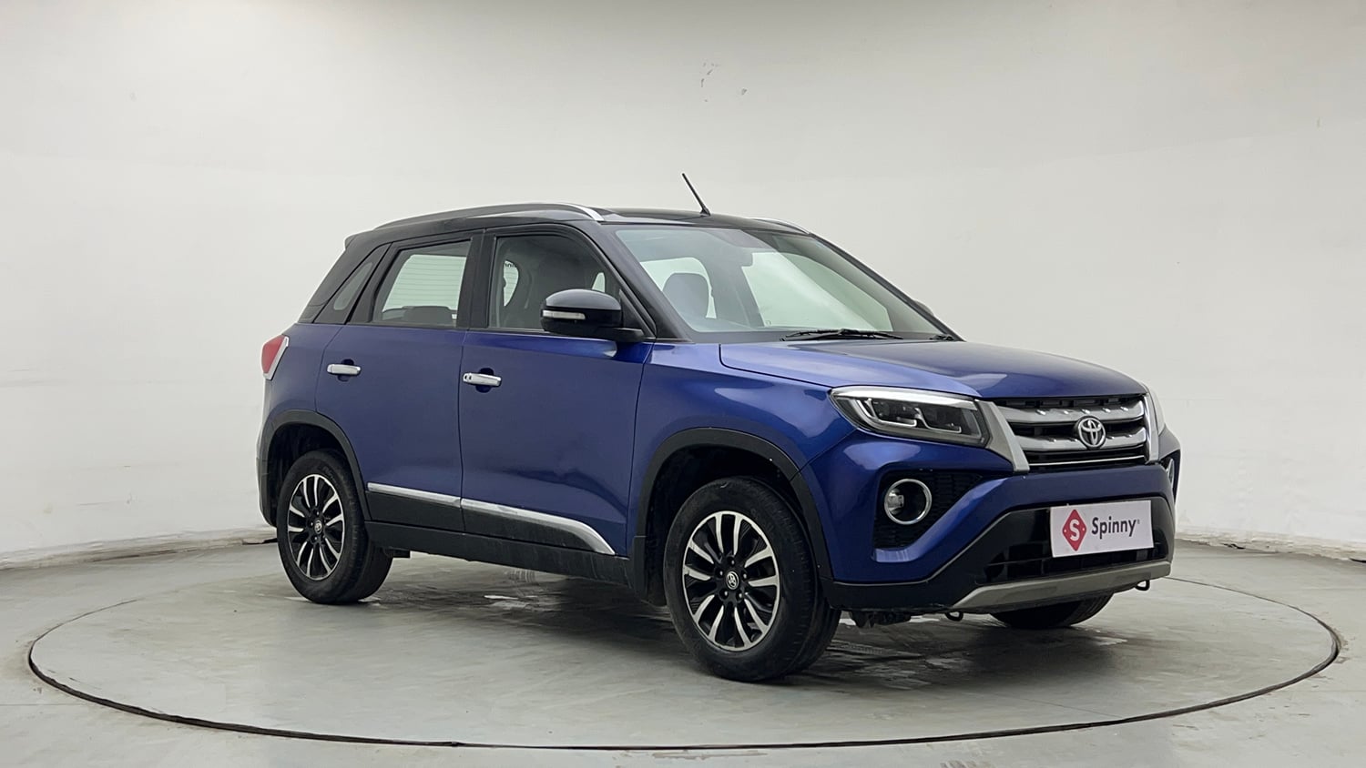 Used 2020 Toyota Urban Cruiser Premium Grade AT Dual Tone Petrol Automatic exterior RIGHT FRONT CORNER VIEW
