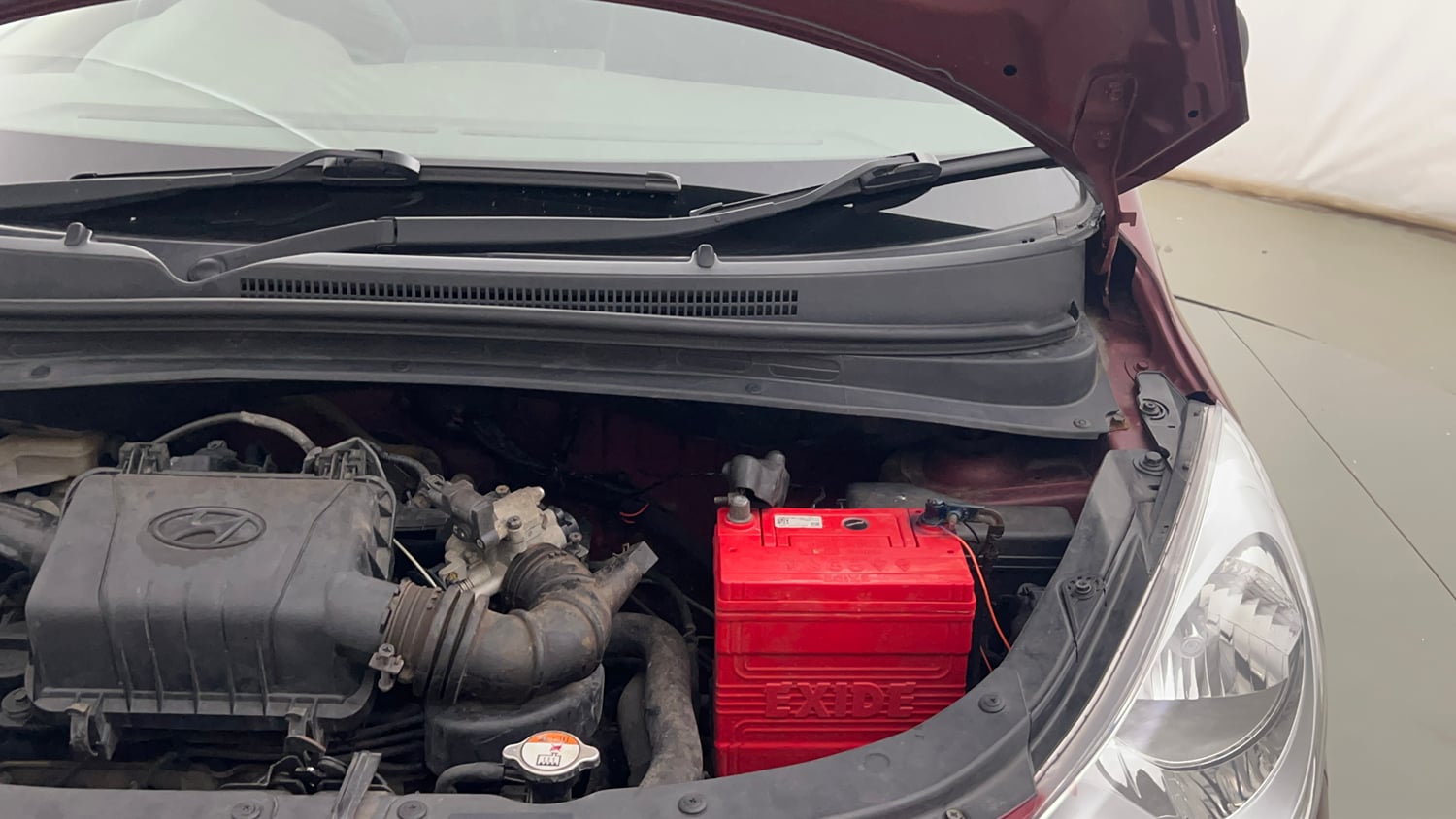 Used 2013 Hyundai i10 Era 1.1 iRDE2 Petrol Manual engine ENGINE LEFT SIDE HINGE & APRON VIEW
