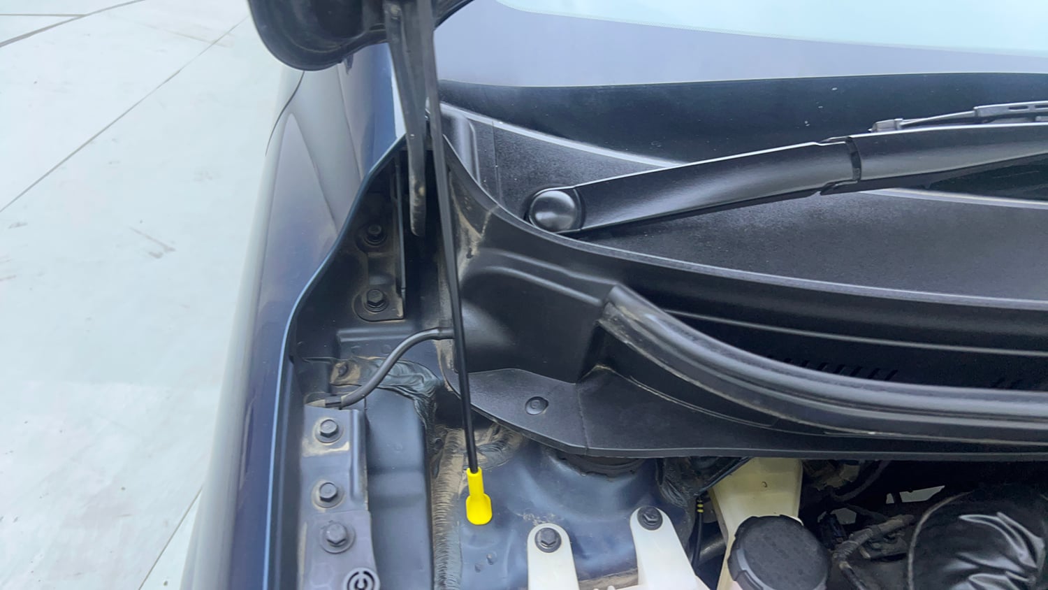 Used 2024 Hyundai Grand i10 Nios Sportz 1.2 Kappa AMT Petrol Automatic engine ENGINE RIGHT SIDE HINGE & APRON VIEW