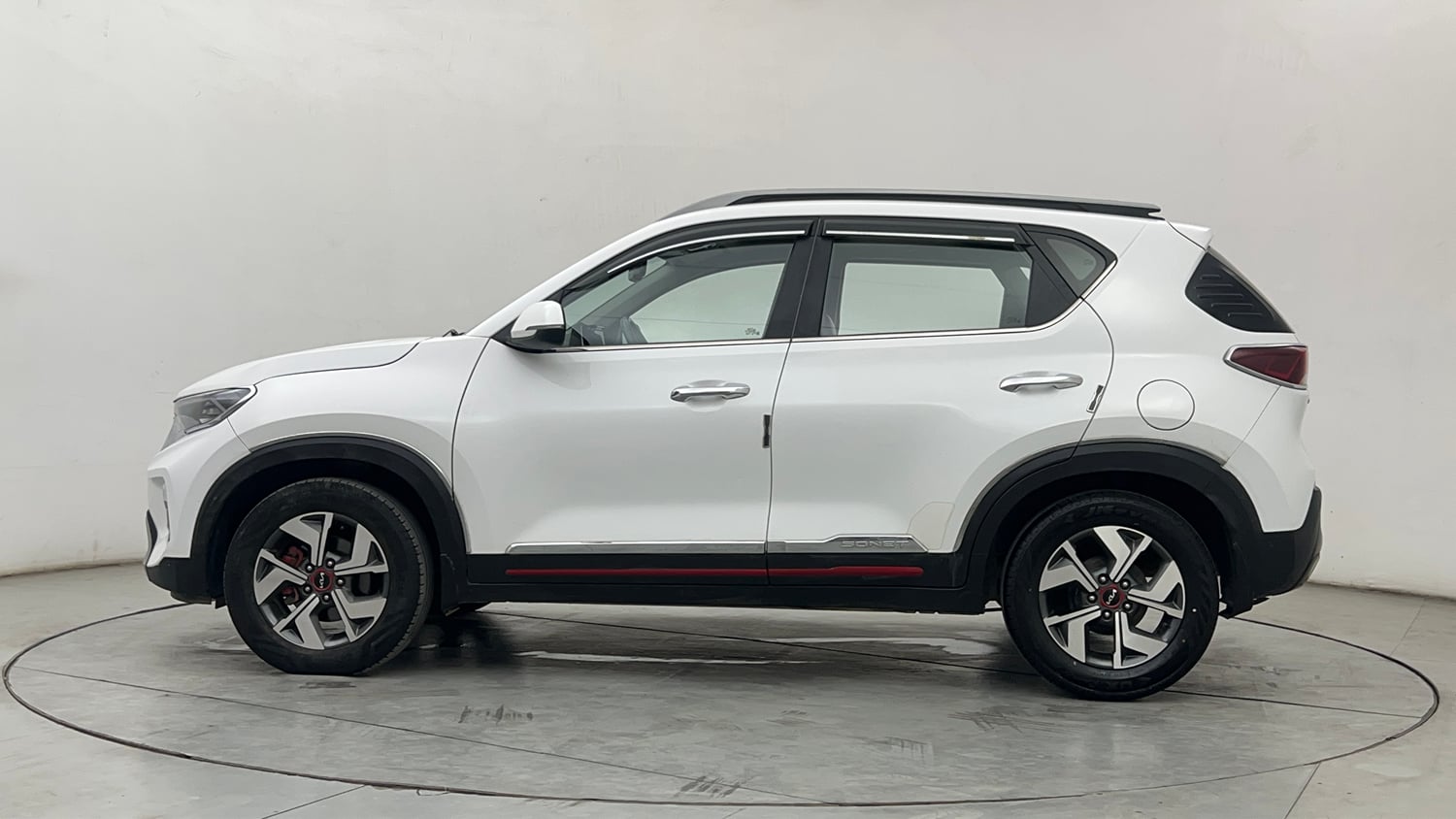Used 2022 Kia Sonet GTX Plus 1.5 AT Diesel Automatic exterior LEFT SIDE VIEW
