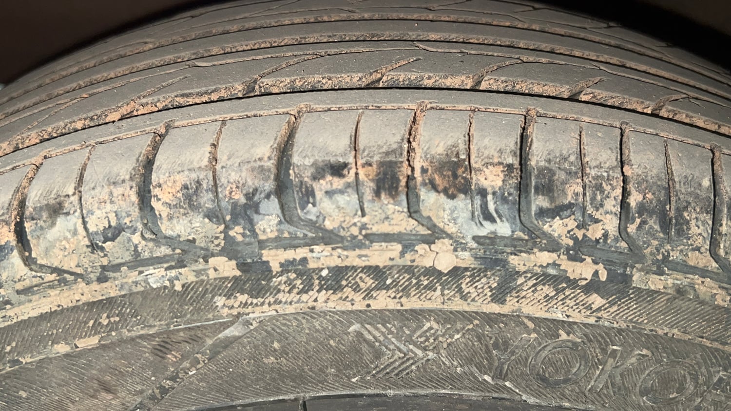 Used 2015 Hyundai Eon Magna + Petrol Manual tyres LEFT FRONT TYRE TREAD VIEW