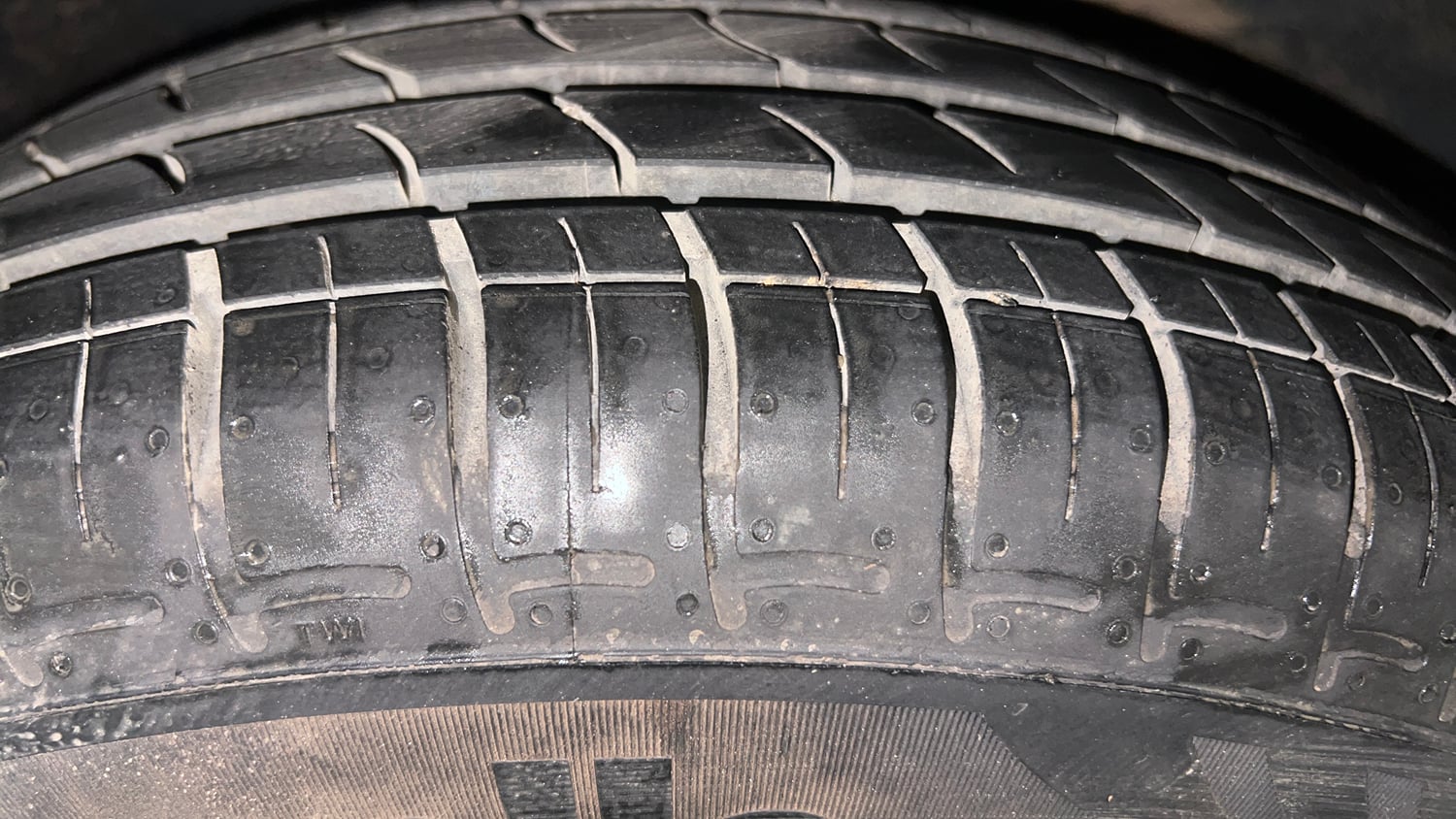 Used 2021 Hyundai Grand i10 Nios Sportz AMT 1.2 Kappa VTVT Petrol Automatic tyres RIGHT REAR TYRE TREAD VIEW