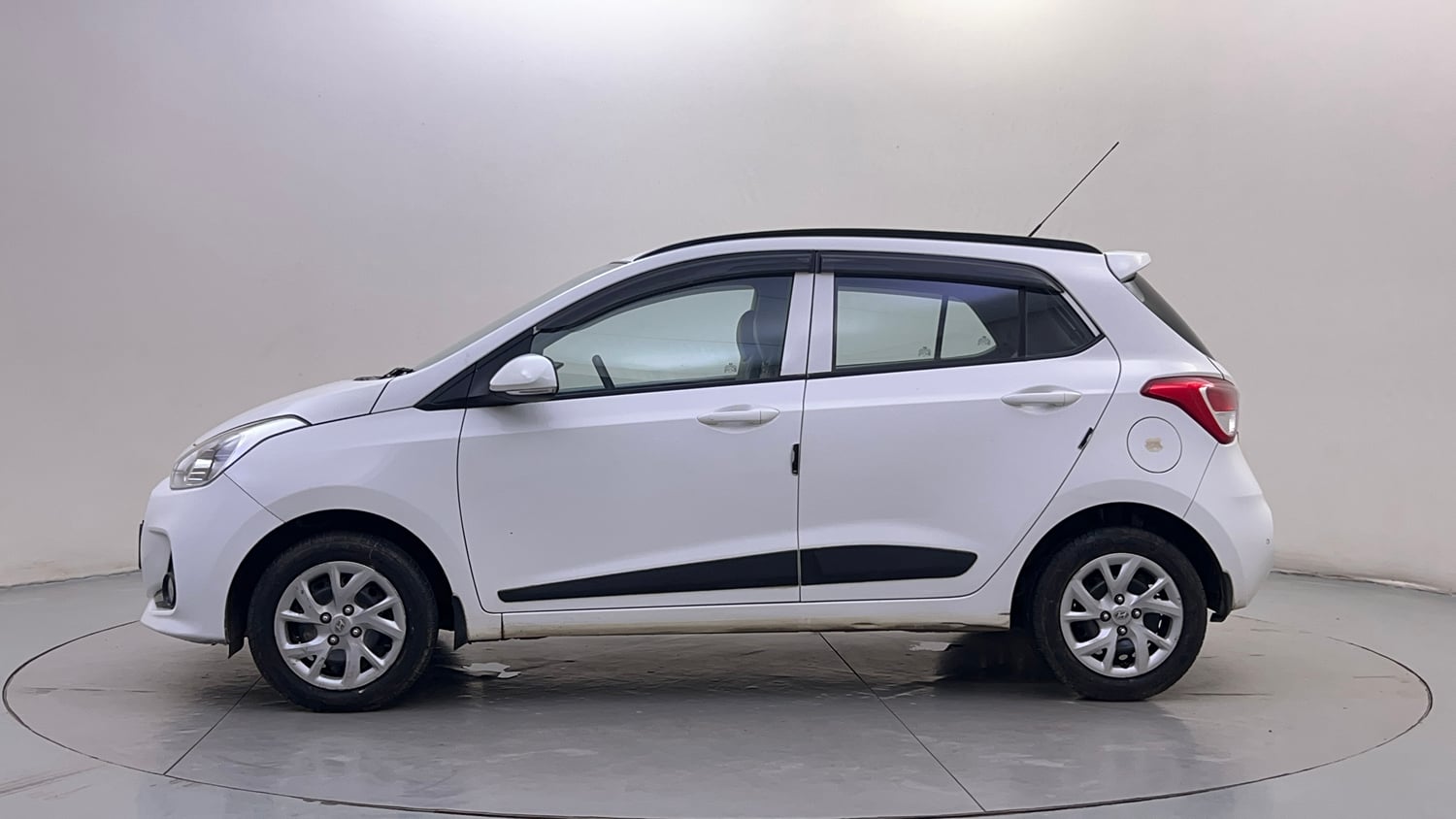 Used 2019 Hyundai Grand i10 Sportz 1.2 Kappa VTVT Petrol Manual exterior LEFT SIDE VIEW
