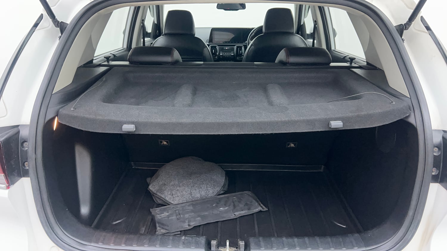 Used 2022 Kia Sonet GTX Plus 1.5 AT Diesel Automatic interior DICKY INSIDE VIEW