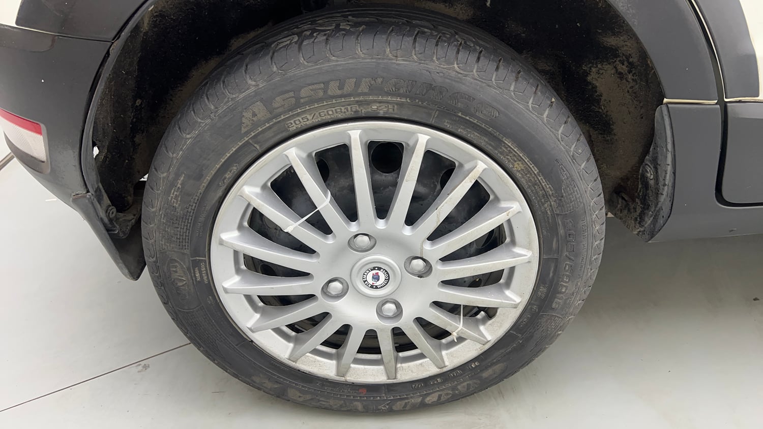 Used 2021 Ford EcoSport Trend 1.5L Ti-VCT Petrol Manual tyres RIGHT REAR TYRE RIM VIEW