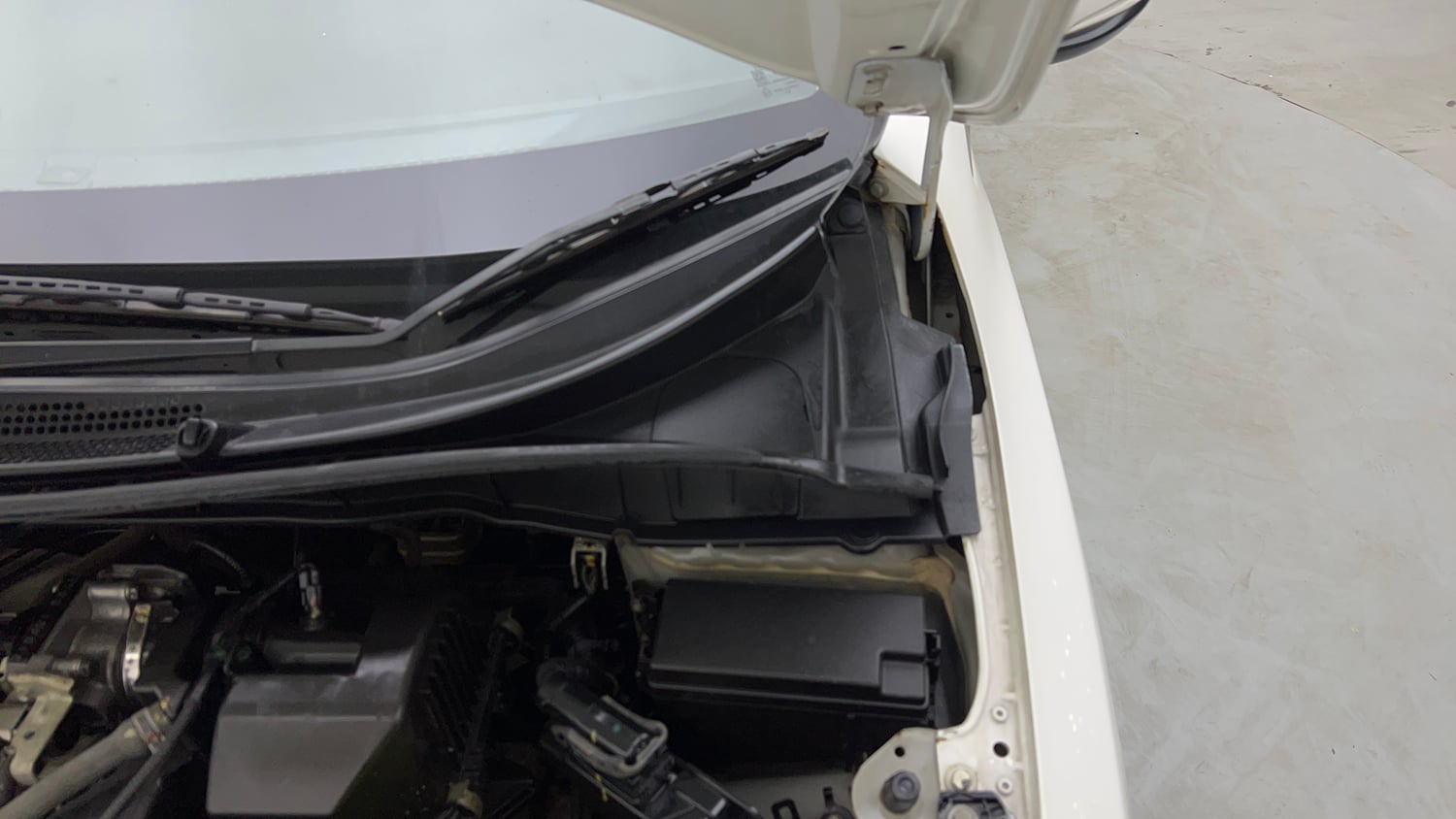 Used 2021 Honda City 4th Generation SV Petrol Petrol Manual engine ENGINE LEFT SIDE HINGE & APRON VIEW