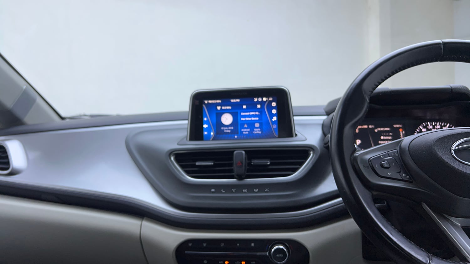 Used 2023 Tata Altroz XZA Plus Petrol Petrol Automatic interior MUSIC SYSTEM & AC CONTROL VIEW