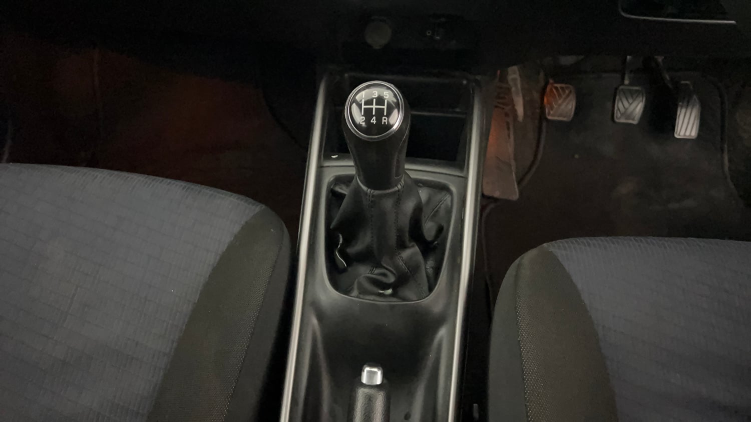 Used 2020 Maruti Suzuki Baleno Zeta Petrol Manual interior GEAR  KNOB VIEW
