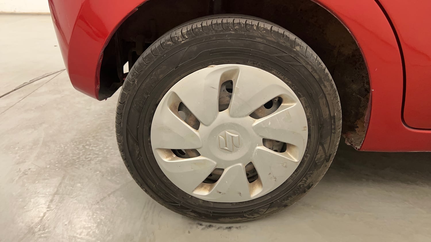 Used 2014 Maruti Suzuki Celerio VXi AMT Petrol Automatic tyres RIGHT REAR TYRE RIM VIEW