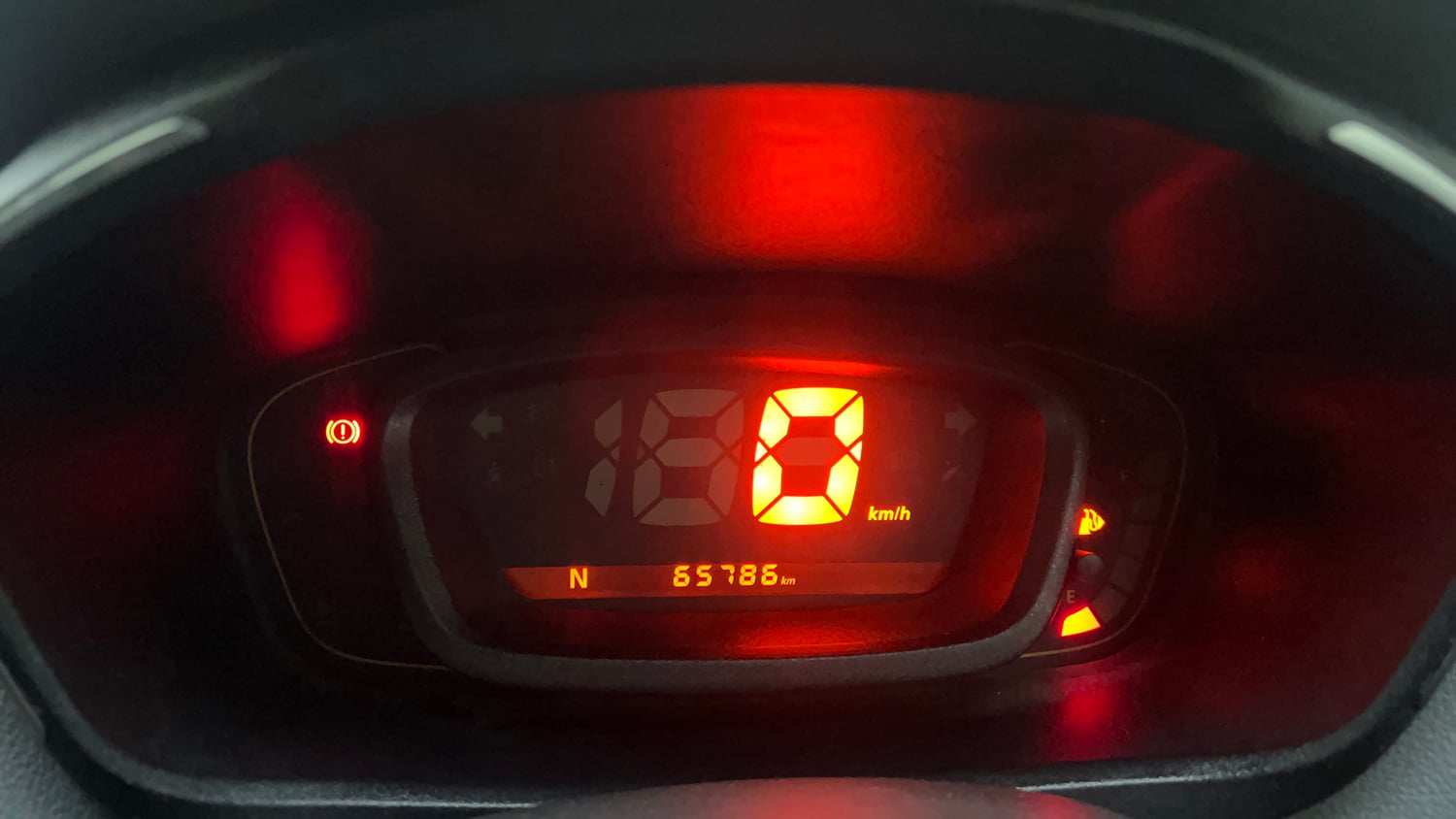 Used 2018 Renault Kwid 1.0 RXT AMT Opt Petrol Automatic interior CLUSTERMETER VIEW