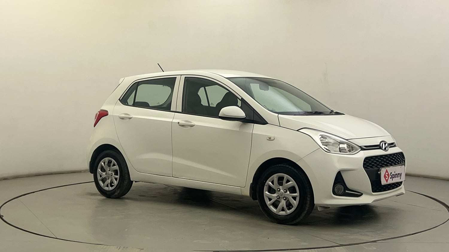Used 2017 Hyundai Grand i10 Magna AT 1.2 Kappa VTVT Petrol Automatic exterior RIGHT FRONT CORNER VIEW