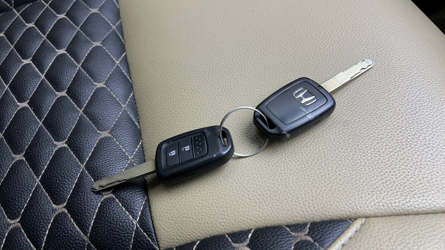 Used 2015 Honda City V Petrol Manual extra CAR KEY VIEW