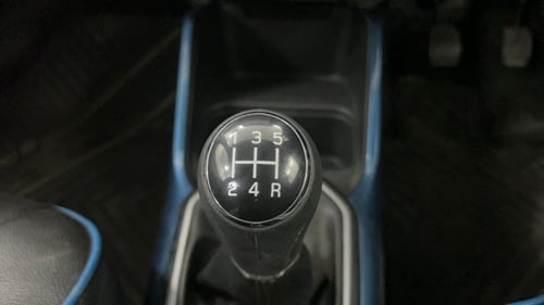 Used 2017 Maruti Suzuki Ignis Alpha 1.2 MT Petrol Manual interior GEAR  KNOB VIEW