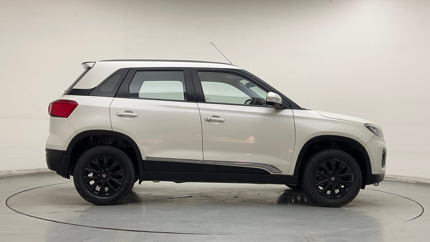 Used 2022 maruti-suzuki Vitara Brezza ZXi Petrol Manual exterior RIGHT SIDE VIEW