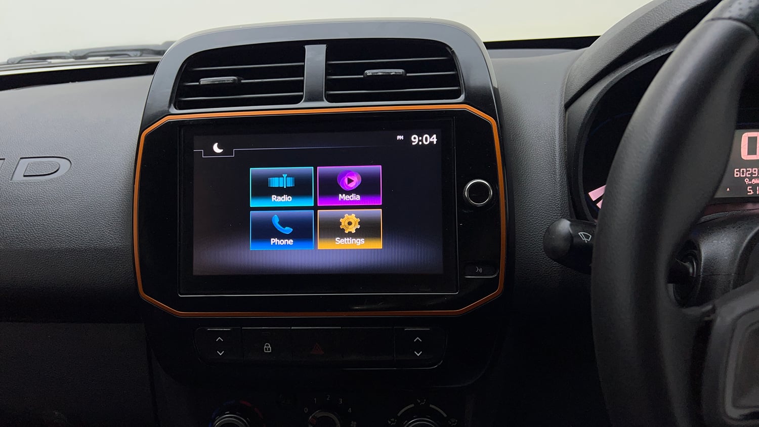 Used 2020 Renault Kwid CLIMBER 1.0 AMT Opt Petrol Automatic top_features Integrated (in-dash) music system