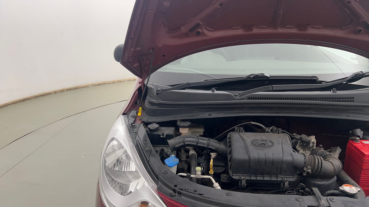 Used 2013 Hyundai i10 Era 1.1 iRDE2 Petrol Manual engine ENGINE RIGHT SIDE HINGE & APRON VIEW