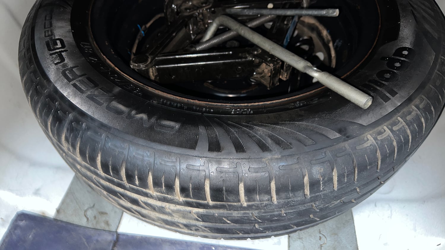 Used 2022 Hyundai Aura S 1.2 CNG Cng Manual tyres SPARE TYRE VIEW