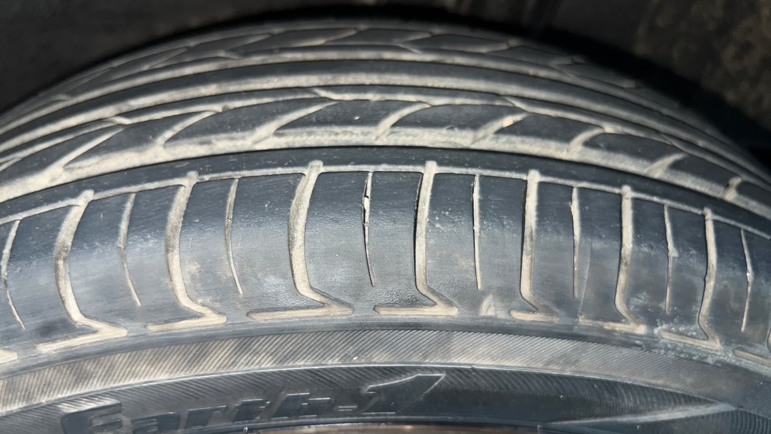 Used 2020 Renault Kwid CLIMBER 1.0 AMT Opt Petrol Automatic tyres LEFT REAR TYRE TREAD VIEW