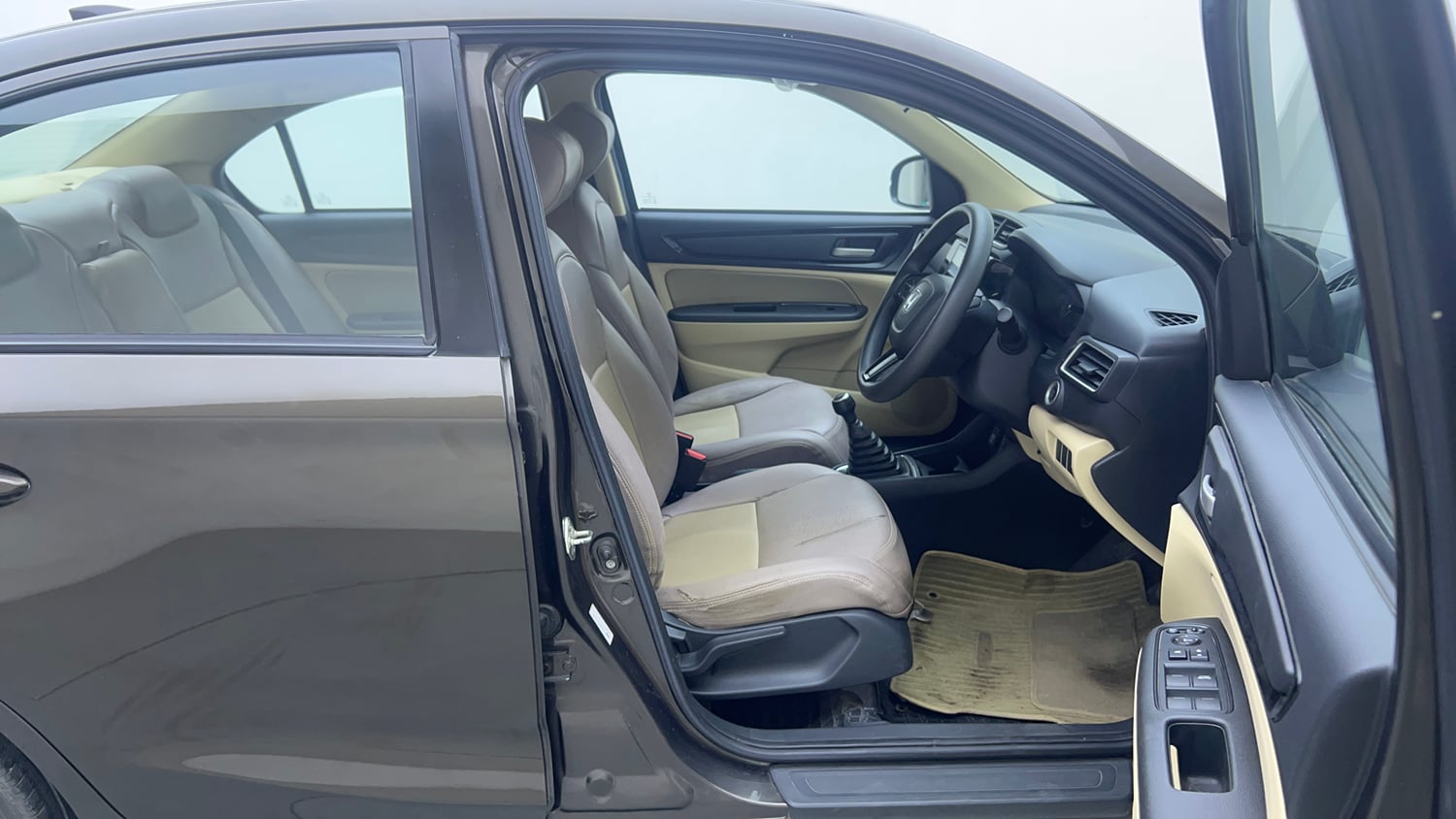 Used 2020 Honda Amaze 1.2 VX MT Petrol Petrol Manual interior RIGHT SIDE FRONT DOOR CABIN VIEW