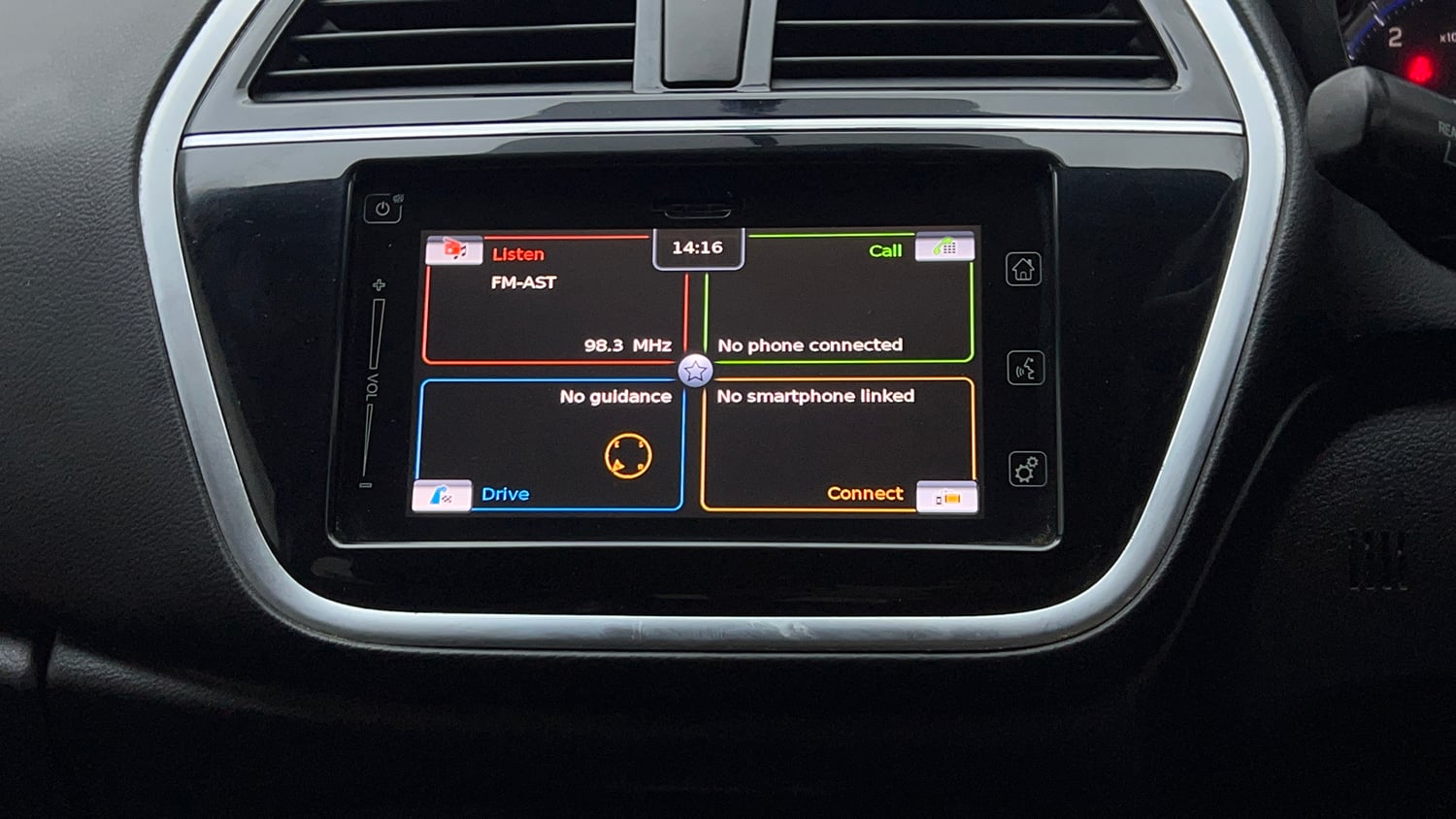 Used 2018 Maruti Suzuki S-Cross Zeta 1.3 Diesel Manual top_features Integrated (in-dash) music system