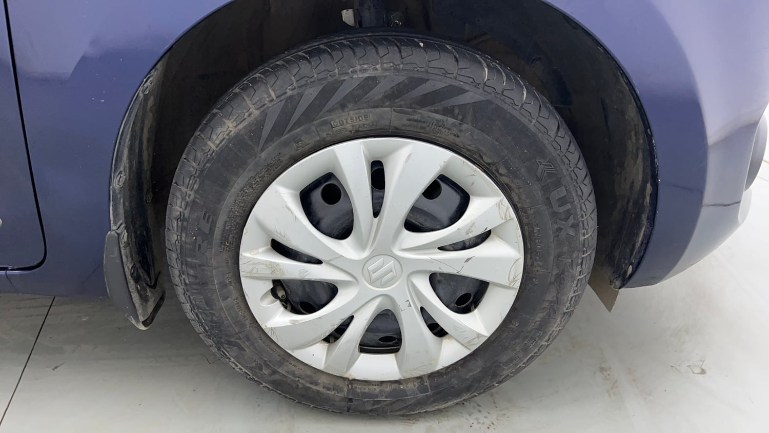 Used 2023 Maruti Suzuki Swift VXi Petrol Manual tyres RIGHT FRONT TYRE RIM VIEW
