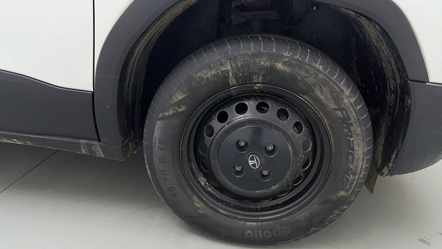 Used 2024 Tata Punch Pure MT Petrol Manual tyres RIGHT FRONT TYRE RIM VIEW
