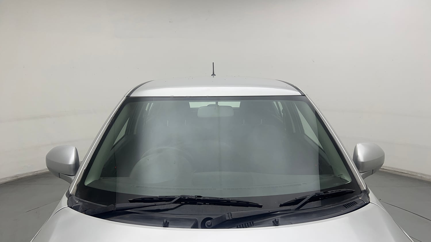 Used 2014 Maruti Suzuki Swift LXi Petrol Manual exterior FRONT WINDSHIELD VIEW