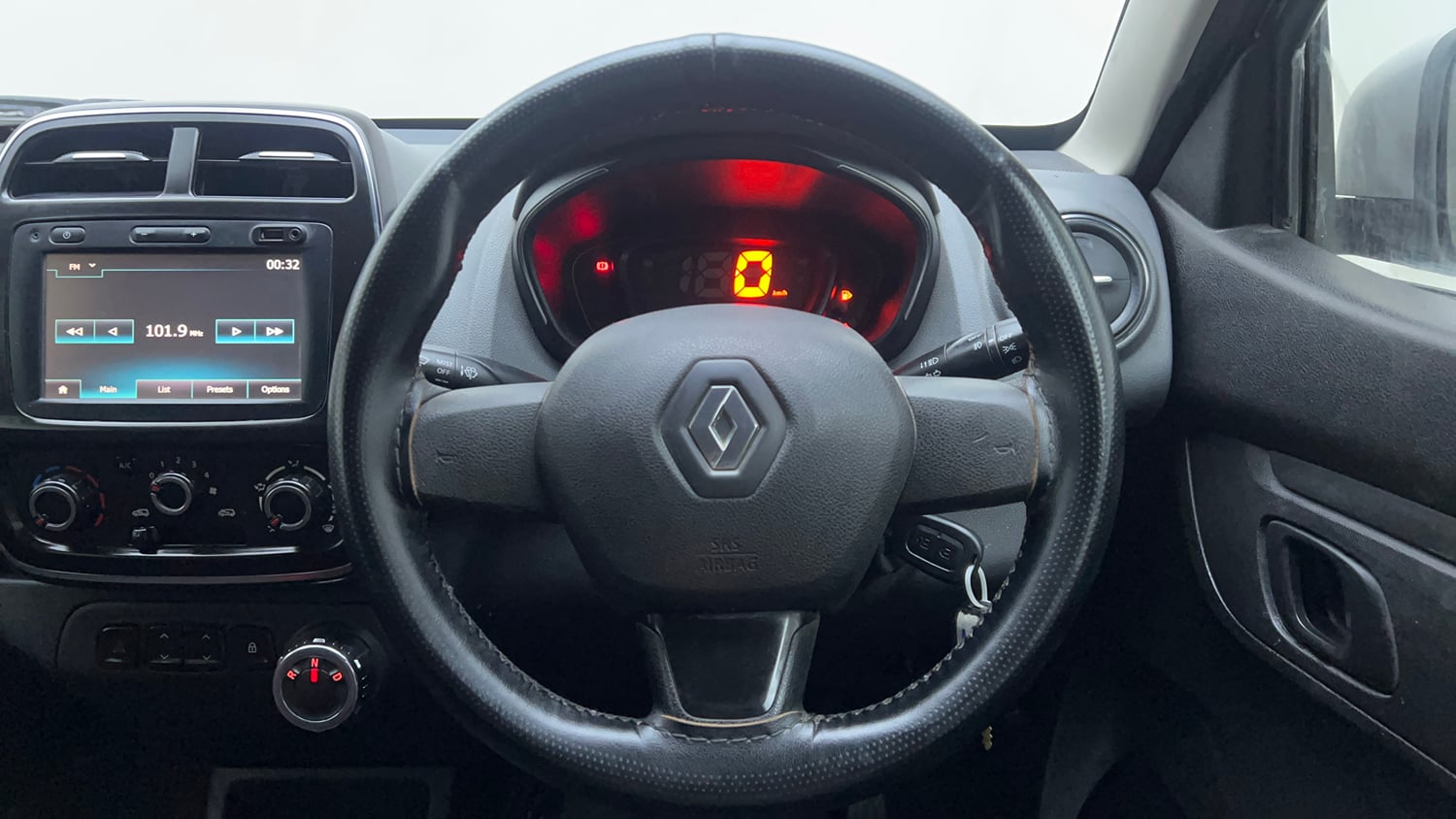 Used 2018 Renault Kwid 1.0 RXT AMT Opt Petrol Automatic interior STEERING VIEW