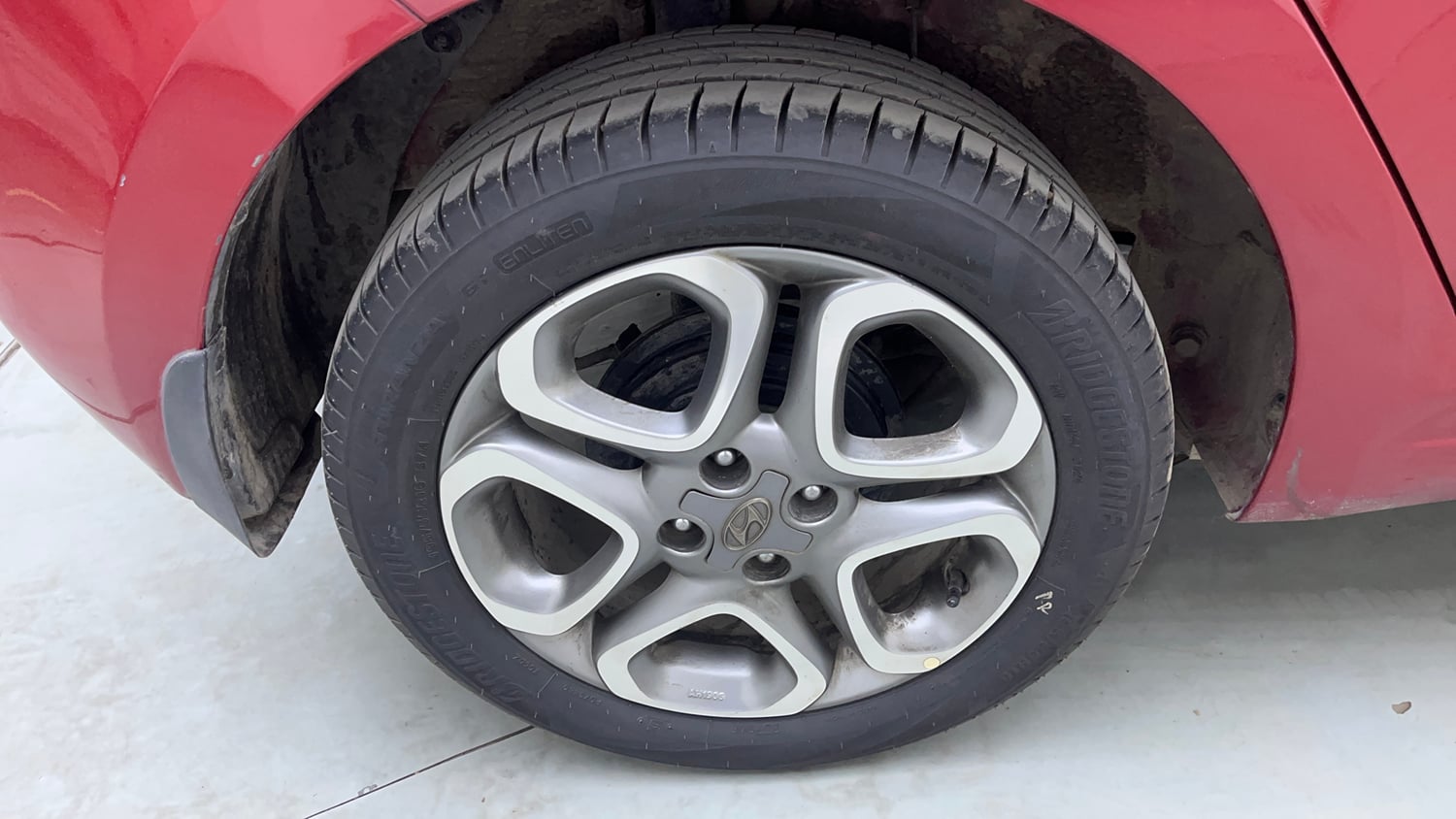 Used 2019 Hyundai Elite i20 Asta 1.2 (O) Petrol Manual tyres RIGHT REAR TYRE RIM VIEW