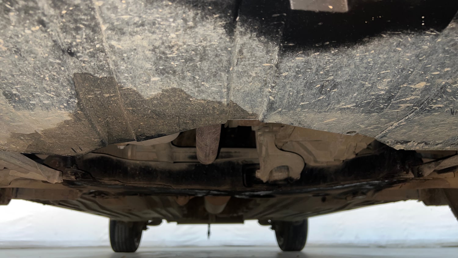Used 2020 maruti-suzuki Vitara Brezza VXi Petrol Manual extra FRONT LEFT UNDERBODY VIEW