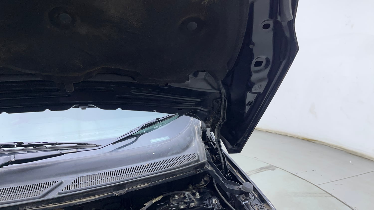 Used 2018 Ford EcoSport Ambiente 1.5L Ti-VCT Petrol Manual engine ENGINE LEFT SIDE HINGE & APRON VIEW