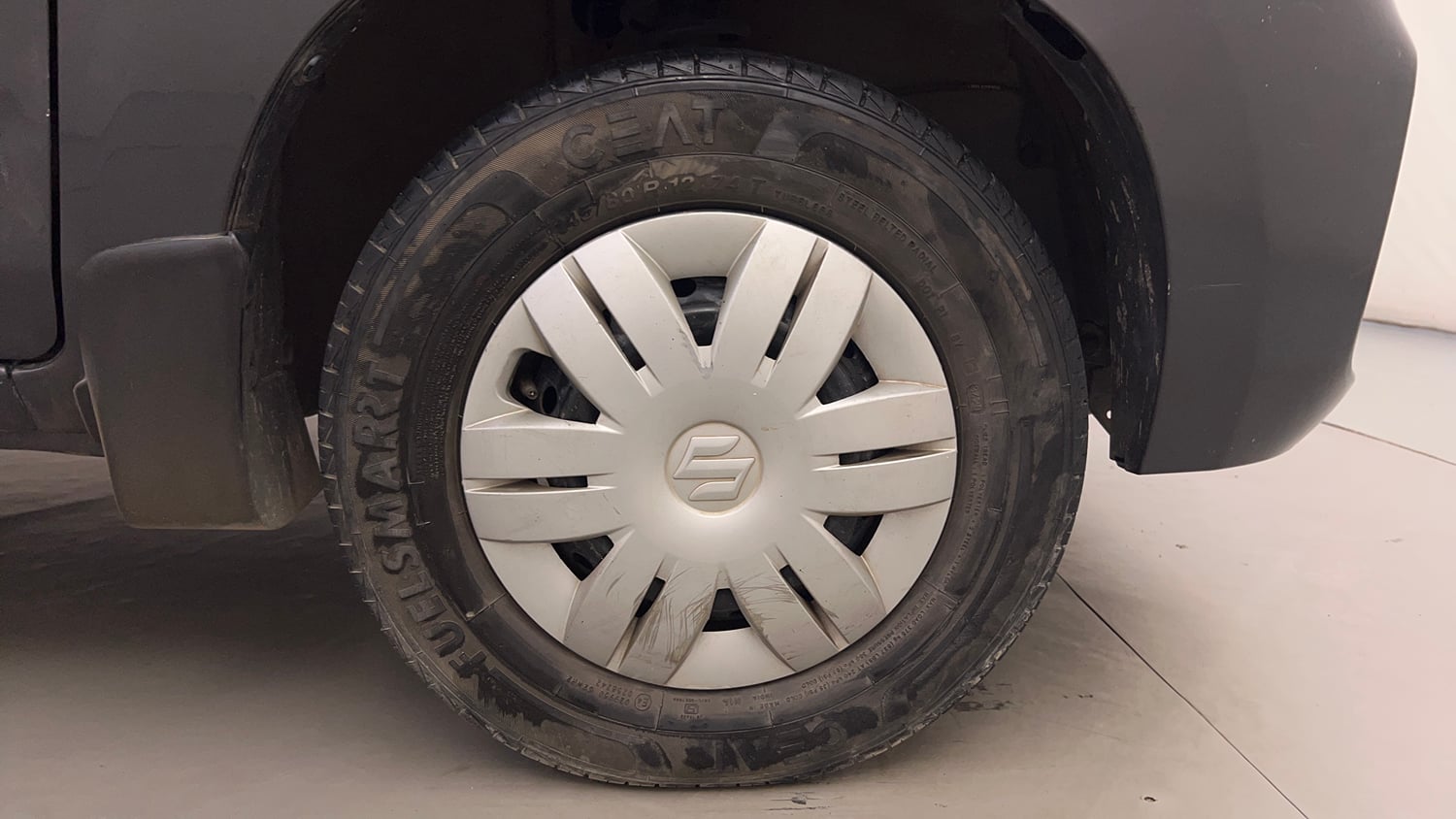 Used 2020 Maruti Suzuki Alto 800 VXi Petrol Manual tyres RIGHT FRONT TYRE RIM VIEW