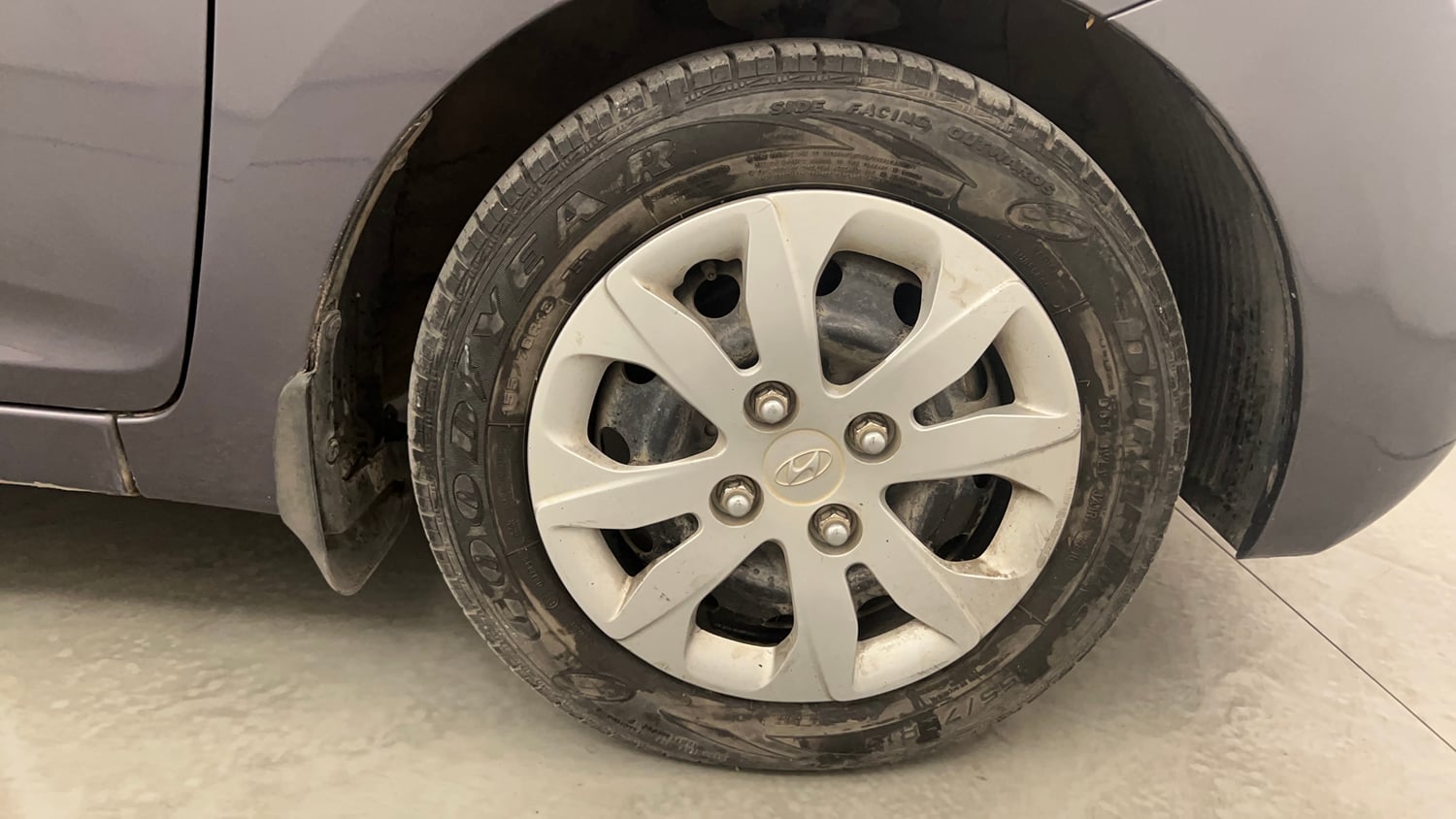 Used 2017 Hyundai Eon Magna Petrol Manual tyres RIGHT FRONT TYRE RIM VIEW