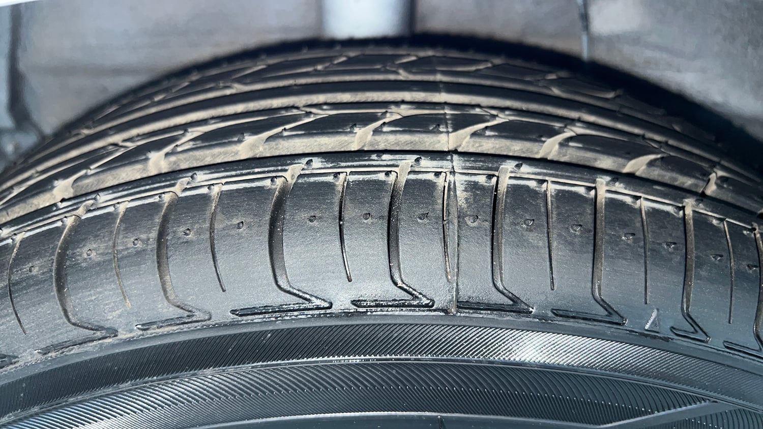 Used 2022 Hyundai Aura S 1.2 CNG Cng Manual tyres RIGHT REAR TYRE TREAD VIEW