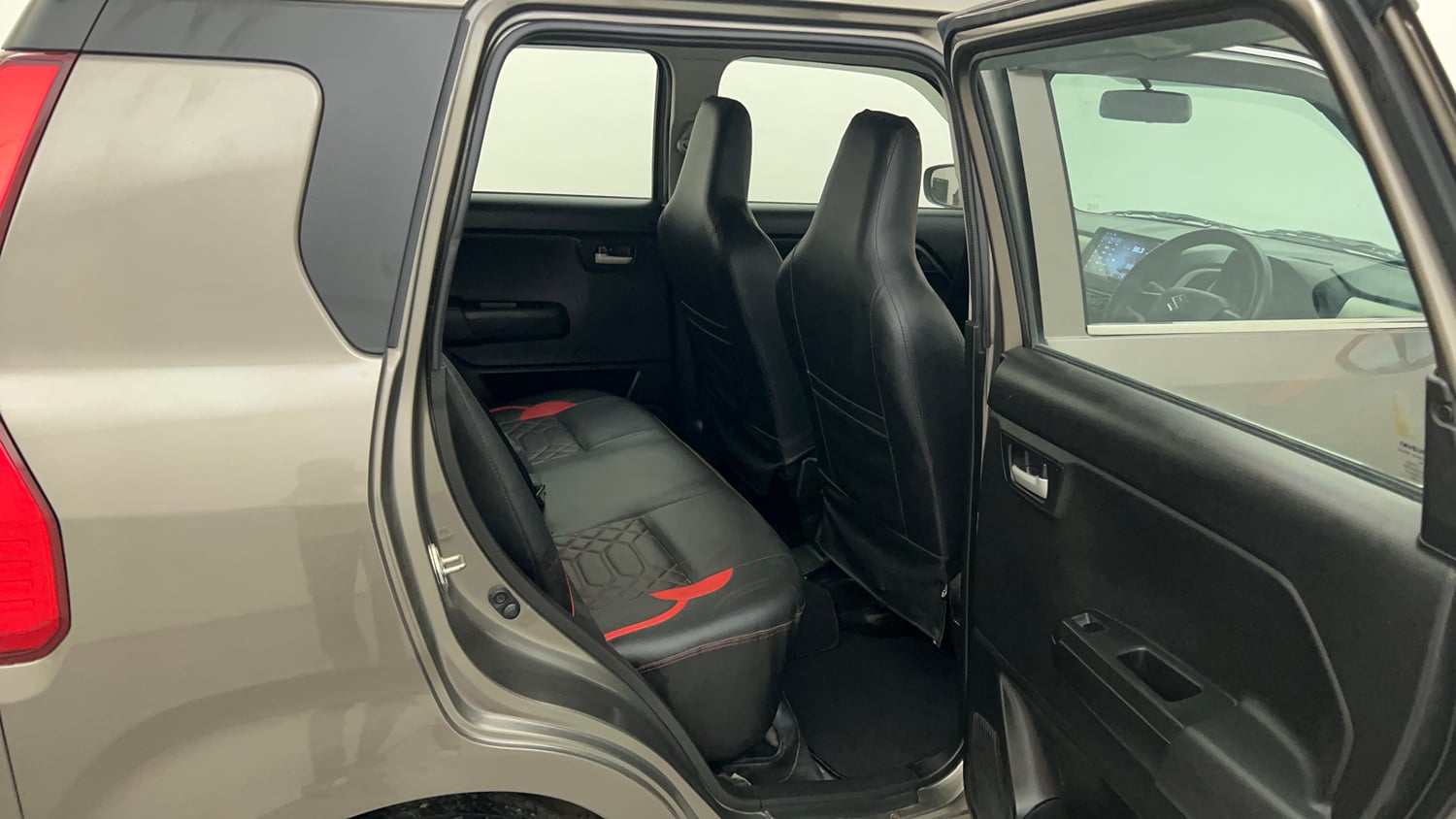 Used 2024 Maruti Suzuki Wagon R VXI 1.0 CNG Cng Manual interior RIGHT SIDE REAR DOOR CABIN VIEW