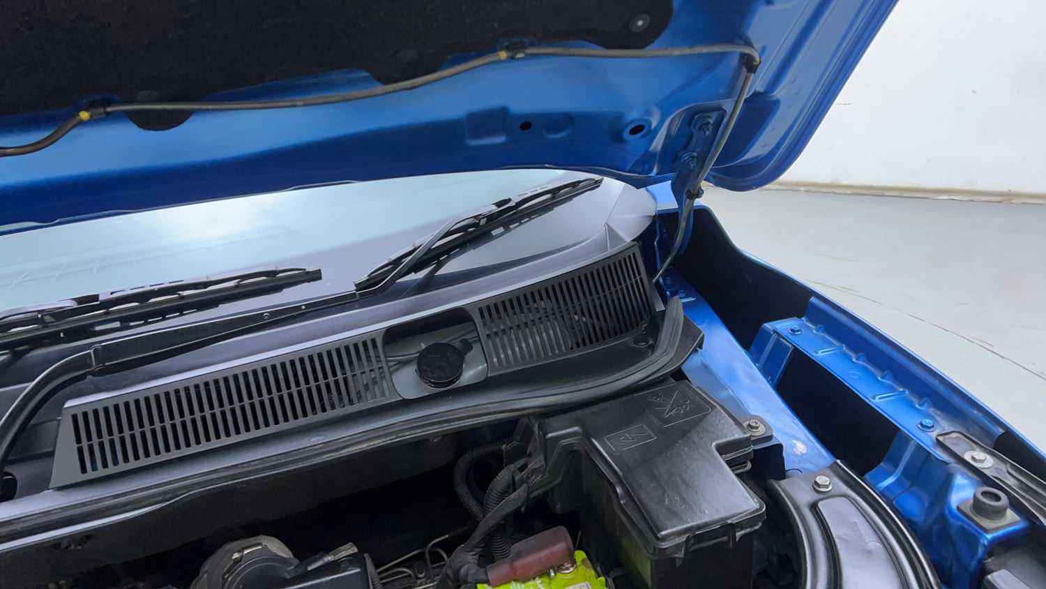 Used 2022 Renault Kiger RXZ Turbo CVT Petrol Automatic engine ENGINE LEFT SIDE HINGE & APRON VIEW