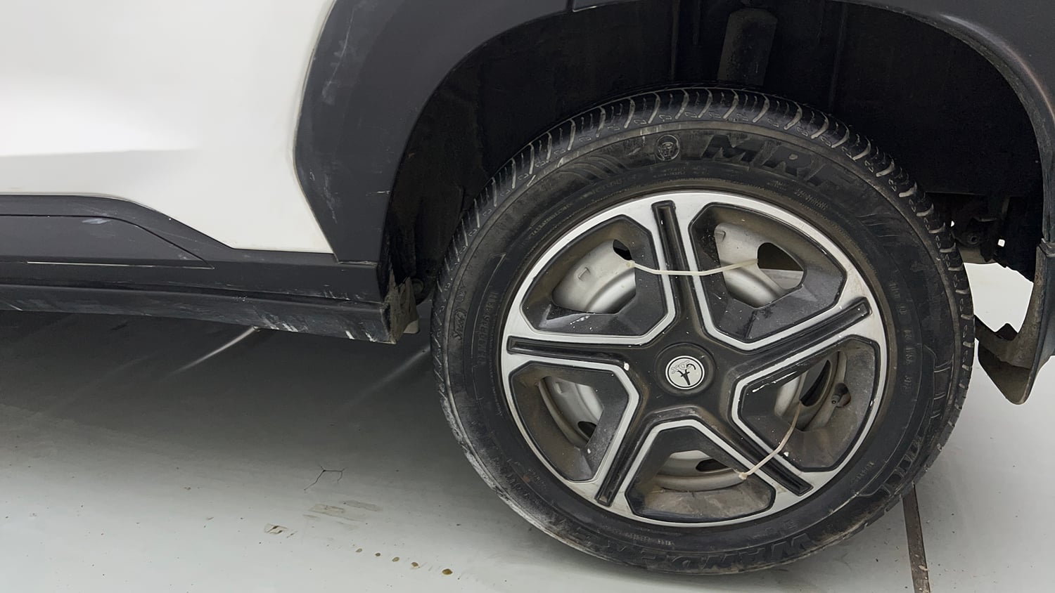 Used 2023 Nissan Magnite XE Petrol Manual tyres LEFT REAR TYRE RIM VIEW