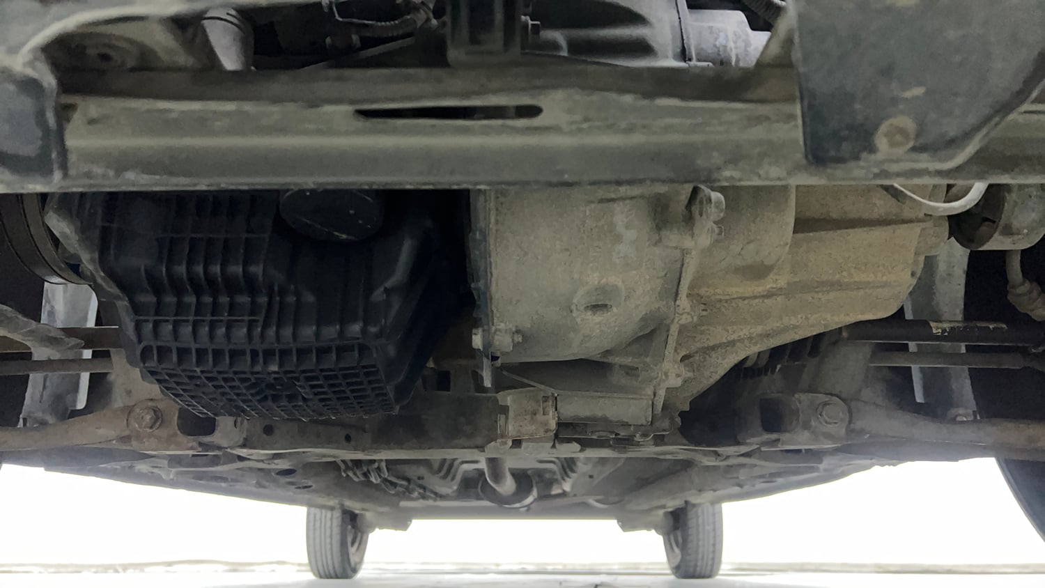 Used 2018 Renault Kwid 1.0 RXT AMT Opt Petrol Automatic extra FRONT LEFT UNDERBODY VIEW